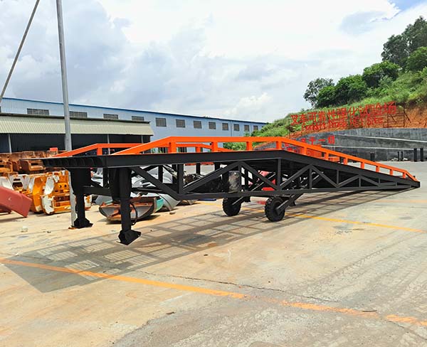 移動(dòng)式登車橋 (10)