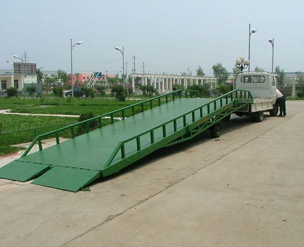 移動(dòng)式登車橋 (4)