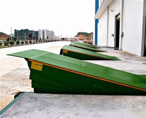 固定式登車(chē)橋 (3)